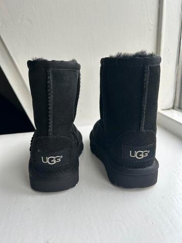 Ugg classic junior laarsjes zwart maat 23.5 ongedragen beschikbaar voor biedingen