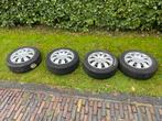Toyota Yaris Banden met Stalen Velgen + Doppen, Ophalen, Gebruikt, 15 inch, Banden en Velgen