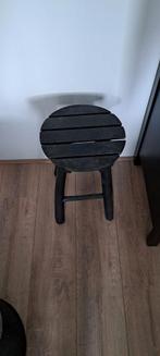 Leuk zwart houten krukje, Huis en Inrichting, Krukjes, Ophalen, Zo goed als nieuw, Hout