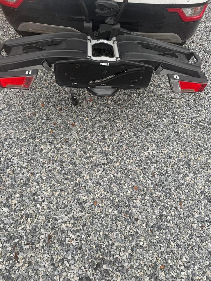 Fietsendrager Thule Easyfold 933 lees aub advertentie goed, Auto diversen, Fietsendragers, Zo goed als nieuw, Trekhaakdrager, 2 fietsen