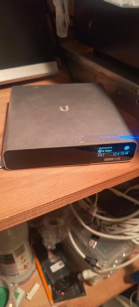 Ubiquiti Cloud Key Gen2 Plus + 1TB HDD, Computers en Software, Routers en Modems, Gebruikt, Router, Ophalen of Verzenden