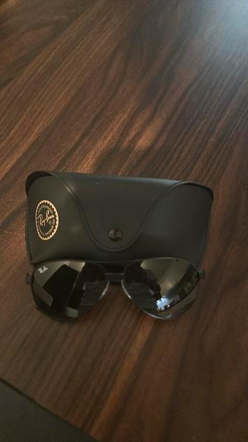 Ray Ban Zonnebril Zwart beschikbaar voor biedingen