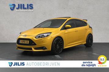 Ford Focus 2.0 EcoBoost ST-3 | Stoelverwarming | Camera | Le beschikbaar voor biedingen