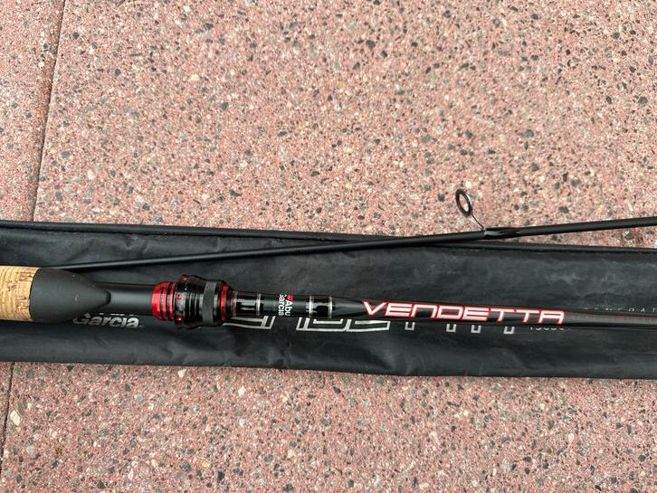 Abu Garcia Vendetta Spinhengel Nieuwstaat!, Watersport en Boten, Hengelsport | Roofvissen, Zo goed als nieuw, Werphengel, Ophalen of Verzenden