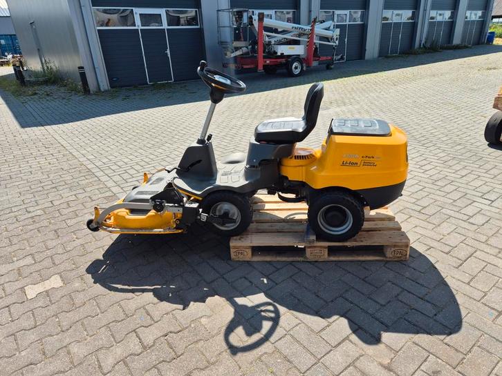 Stiga E-Park 220 Elektrische zitmaaier lithium-ion, Tuin en Terras, Zitmaaiers, Gebruikt, Minder dan 90 cm, Elektrische starter
