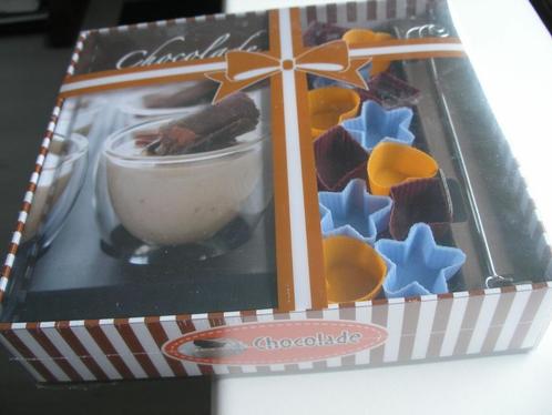 Chocolade boek box, 12 vormpjes, truffelspiraal, Nieuw!, Boeken, Kookboeken, Nieuw, Taart, Gebak en Desserts, Ophalen of Verzenden