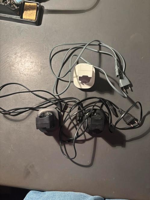 Xbox 360 charging stations, Spelcomputers en Games, Spelcomputers | Xbox | Accessoires, Zo goed als nieuw, Xbox 360, Voeding of Kabel