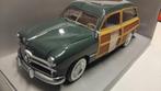 Ford 1949 Wagon Woody darkgreen Motor City Classics 1:18 KRD, Hobby en Vrije tijd, Modelauto's | 1:18, Ophalen of Verzenden, Zo goed als nieuw