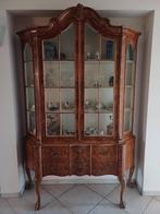 Antieke Louis XV vitrinekast / servieskast      +/- 1950, Ophalen