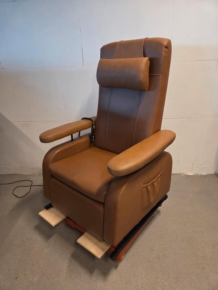 DOGE XXL sta op stoel / opsta stoel, Huis en Inrichting, Fauteuils, 50 tot 75 cm, Minder dan 75 cm, Ophalen