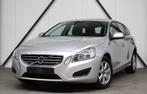 Volvo V60 1.6 T3 Kinetic l Automaat l PDC l Cruise l Clima, Auto's, Volvo, 1596 cc, Stof, Gebruikt, Zwart