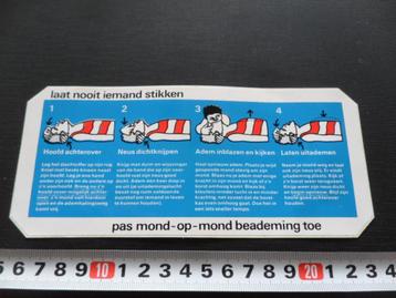 sticker Laat nooit iemand stikken pas mond op mond beademing beschikbaar voor biedingen