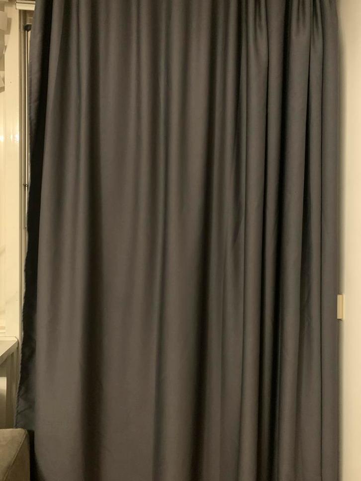 Donkergrijze verduisterende gordijnen, Huis en Inrichting, Stoffering | Gordijnen en Lamellen, Zo goed als nieuw, 200 cm of meer