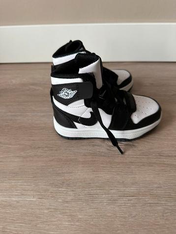 Nike airforce kinderschoenen maat 23, zo goed als nieuw beschikbaar voor biedingen