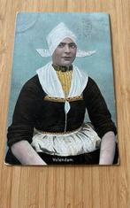 Volendamse dame in klederdracht, Ophalen of Verzenden, Voor 1920, Gelopen, Klederdracht