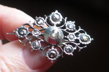 Zilveren broche met 11 diamanten Hollands 1850 genummerd beschikbaar voor biedingen