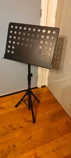 Metalen muziekstandaard - Stevig en compleet, Muziek en Instrumenten, Standaards, Ophalen of Verzenden, Zo goed als nieuw, Muziekstandaard