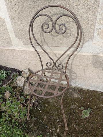 zware smeedijzeren franse stoelen beschikbaar voor biedingen