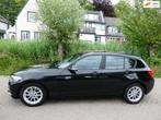 BMW 1-serie 116i Executive 5-deurs Clima Leder Navi LED PDC, Auto's, BMW, Achterwielaandrijving, Zwart, Leder, 3 cilinders