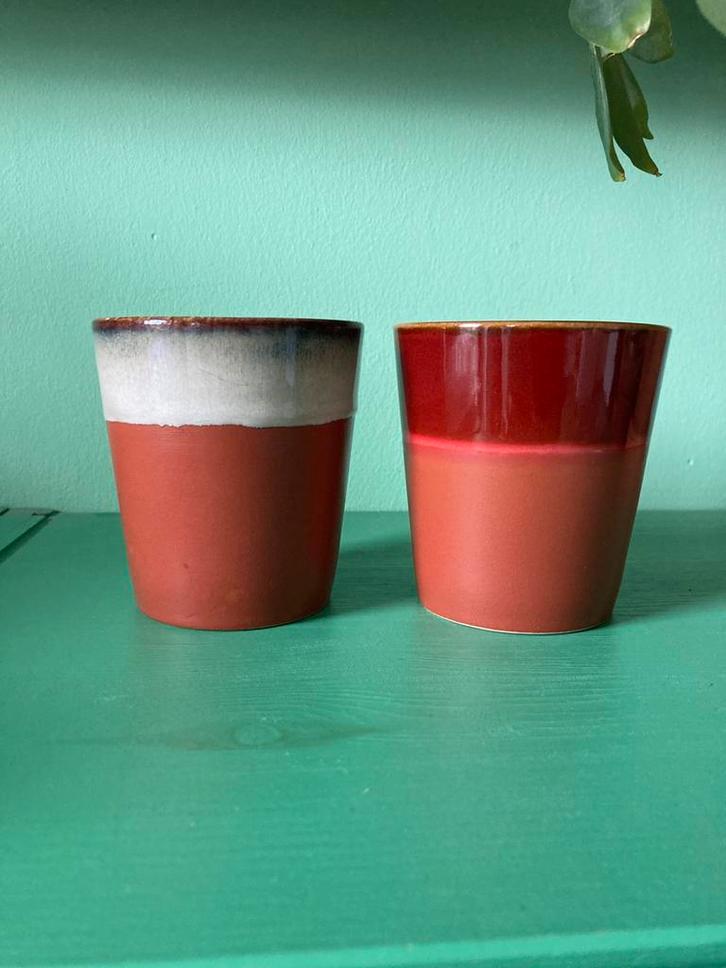 2 kopjes XENOS seventies terracotta mok zonder oor, Huis en Inrichting, Keuken | Servies, Kop(pen) en/of Schotel(s), Overige stijlen