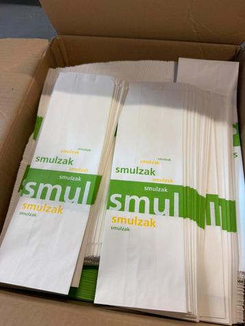 Smulzakken friet en snacks beschikbaar voor biedingen