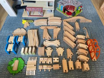 Grote collectie houten treinbanen en onderdelen beschikbaar voor biedingen
