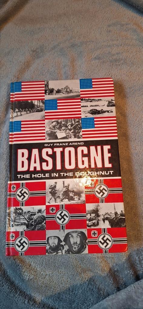 Ww2 Bastogne The hole in the doughnut, Verzamelen, Militaria | Tweede Wereldoorlog, Boek of Tijdschrift, Ophalen of Verzenden