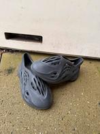 Yeezy Foam Runners Maat 43, Kleding | Heren, Schoenen, Slippers, Verzenden, Zwart, Zo goed als nieuw
