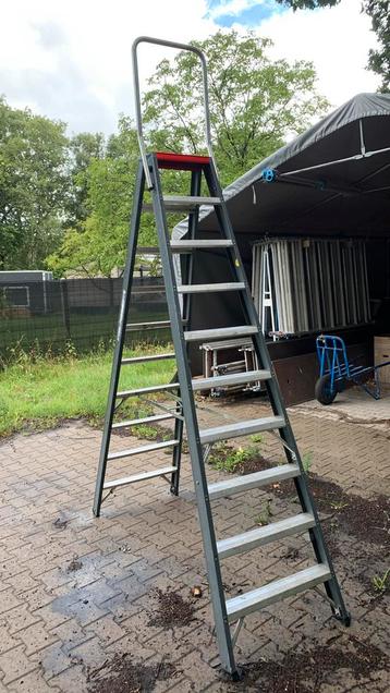 Grote trap 2x10 beschikbaar voor biedingen
