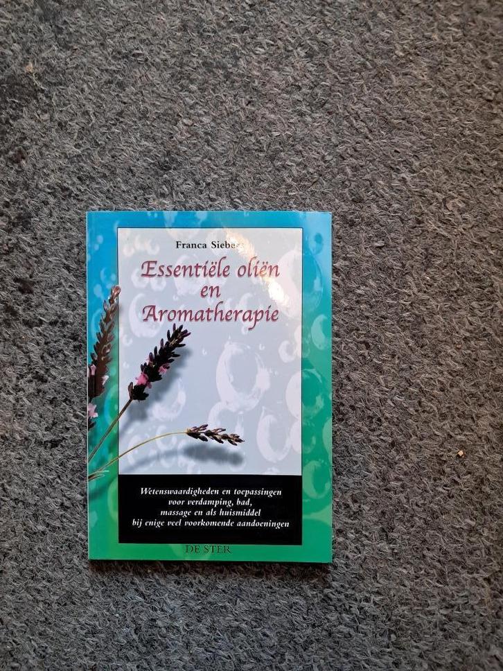 Essentiële oliën en aromatherapie, Boeken, Studieboeken en Cursussen, Gelezen, Niet van toepassing, Beta, Ophalen of Verzenden