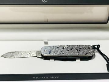 2018 VICTORINOX DAMAST CUSTOM ”BRUNNER”BLACKOUT LIMITED EDIT beschikbaar voor biedingen