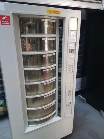 Necta fruit / zuivel automaat gekoeld  beschikbaar voor biedingen