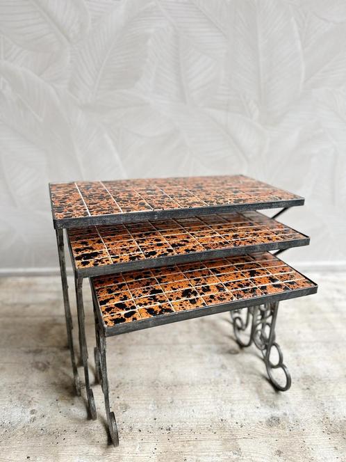 Vintage mimiset / miniset bijzettafeltjes mozaiek oranje, Huis en Inrichting, Tafels | Bijzettafels, Zo goed als nieuw, Rechthoekig