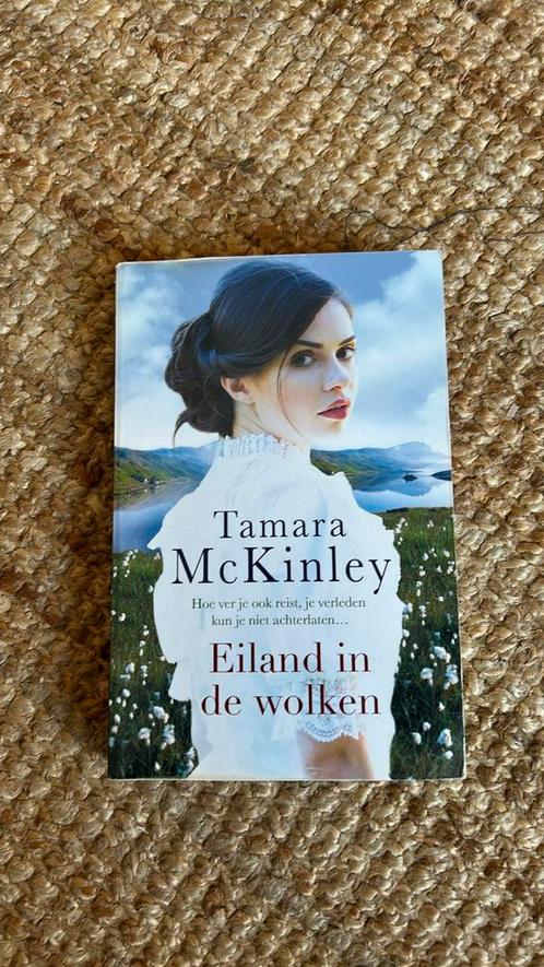 Tamara McKinley - Eiland in de wolken, Boeken, Literatuur, Zo goed als nieuw, Nederland, Ophalen of Verzenden