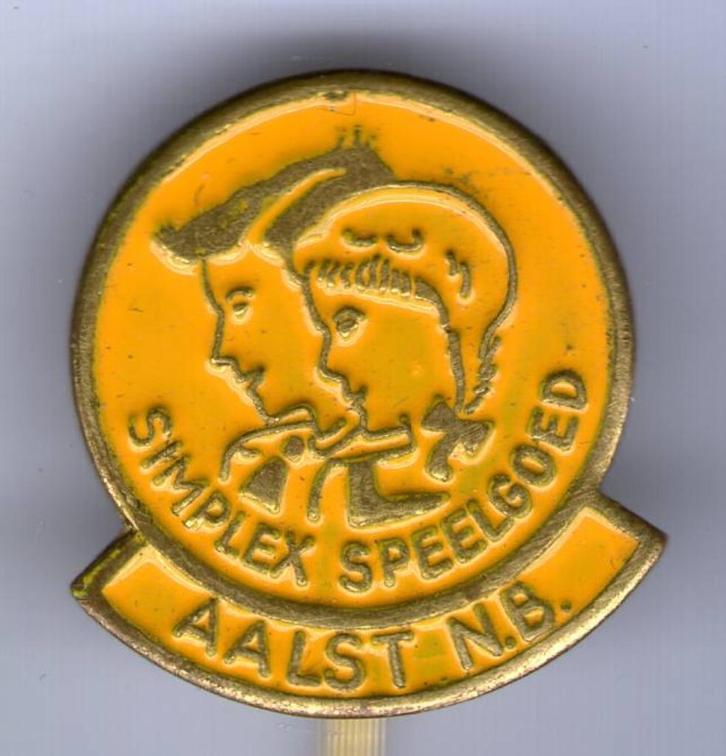 SIMPLEX speelgoed Aalst geel op koper speldje ( W_344a ), Verzamelen, Speldjes, Pins en Buttons, Nieuw, Speldje of Pin, Merk, Verzenden