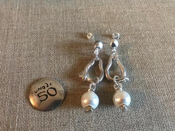 Uno de 50 oorbellen (52+) (125,- = 42,50) Man Ojo Pearl, Sieraden, Tassen en Uiterlijk, Oorbellen, Nieuw, Knopjes of Stekers, Overige materialen