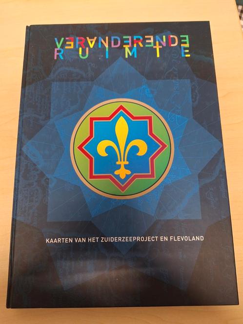 Veranderende Ruimte: Zuiderzeeproject & Flevoland, Boeken, Atlassen en Landkaarten, Gelezen, Overige atlassen, Nederland, 1800 tot 2000