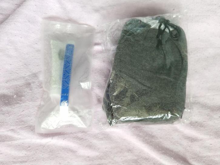 Inflight comfort / amenity kit Qatar Airlines plus extra's!, Verzamelen, Luchtvaart en Vliegtuigspotten, Zo goed als nieuw, Ophalen of Verzenden