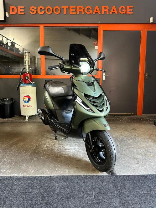 Piaggio Zip brom 45km E3 2015 Sp FULL MATT GREEN, Fietsen en Brommers, Scooters | Piaggio, Gebruikt, Zip, Maximaal 45 km/u, Benzine
