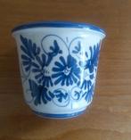 Blauw witte bloempot met oog voor bevestiging aan de muur, Binnen, Ophalen of Verzenden, Zo goed als nieuw, Overige vormen
