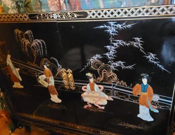 Chinees kastje, 91cm breed x 45,5 cm diep x 68,5 cm hoog.  beschikbaar voor biedingen