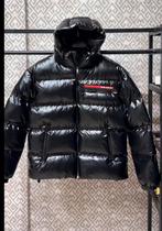 Zwarte Prada donsjas, Ophalen of Verzenden, Zo goed als nieuw, Overige maten, Zwart