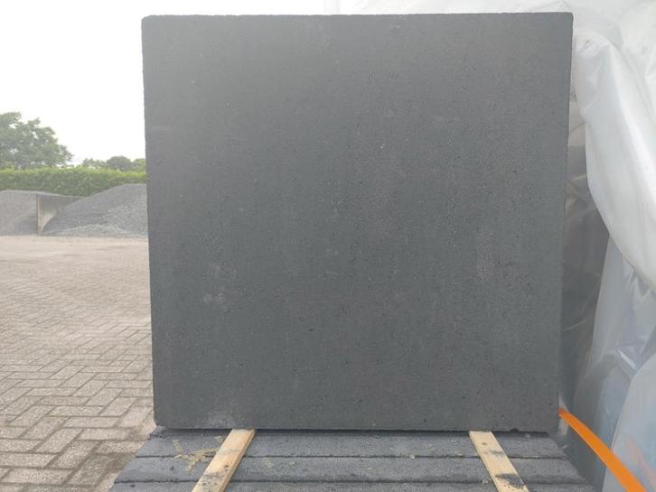 Opheffingsuitverkoop: Betontegels strak 50x50x5 zwart, Tuin en Terras, Tegels en Klinkers, Nieuw, Terrastegels, Beton, 10 m² of meer