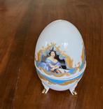 Antiek porseleinen ei op drie pootjes, Antiek en Kunst, Ophalen of Verzenden