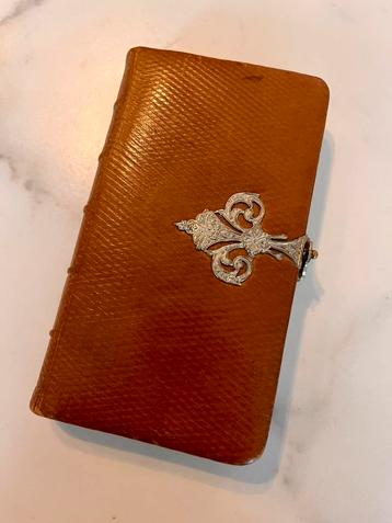Oud antiek gebedenboekje gebedsboek mer verzilverd slotje beschikbaar voor biedingen
