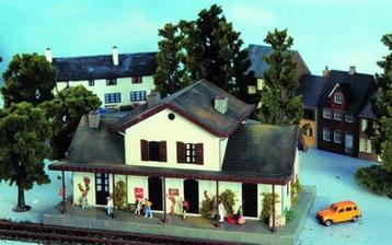 Heljan 01000154 Frans treinstation beschikbaar voor biedingen