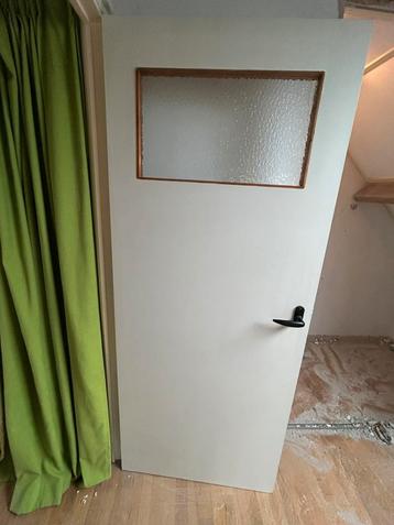 3 binnendeuren uit 1958, 2x linksdraaiend, 1x rechtsdraaiend beschikbaar voor biedingen