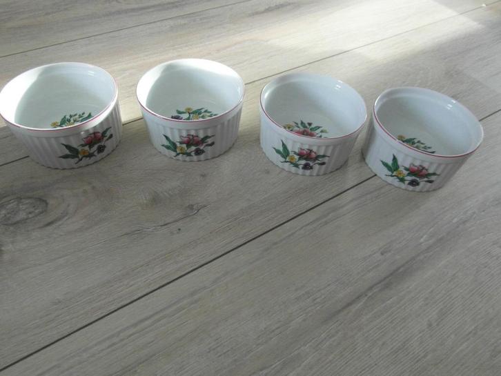 Rosalynn, a Carletan Varney design - 4 schaaltjes, Huis en Inrichting, Keuken | Servies, Zo goed als nieuw, Schaal of Schalen