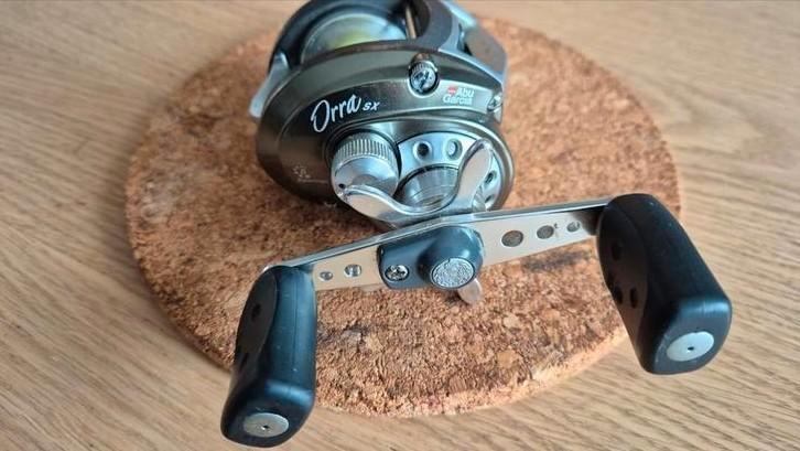 Abu Ambassadeur Orra sx RH, Watersport en Boten, Hengelsport | Roofvissen, Zo goed als nieuw, Molen, Ophalen of Verzenden