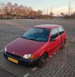 Toyota Starlet 1.3 16V AUT 1997 Rood, Auto's, Automaat, 4 cilinders, Starlet, 400 kg